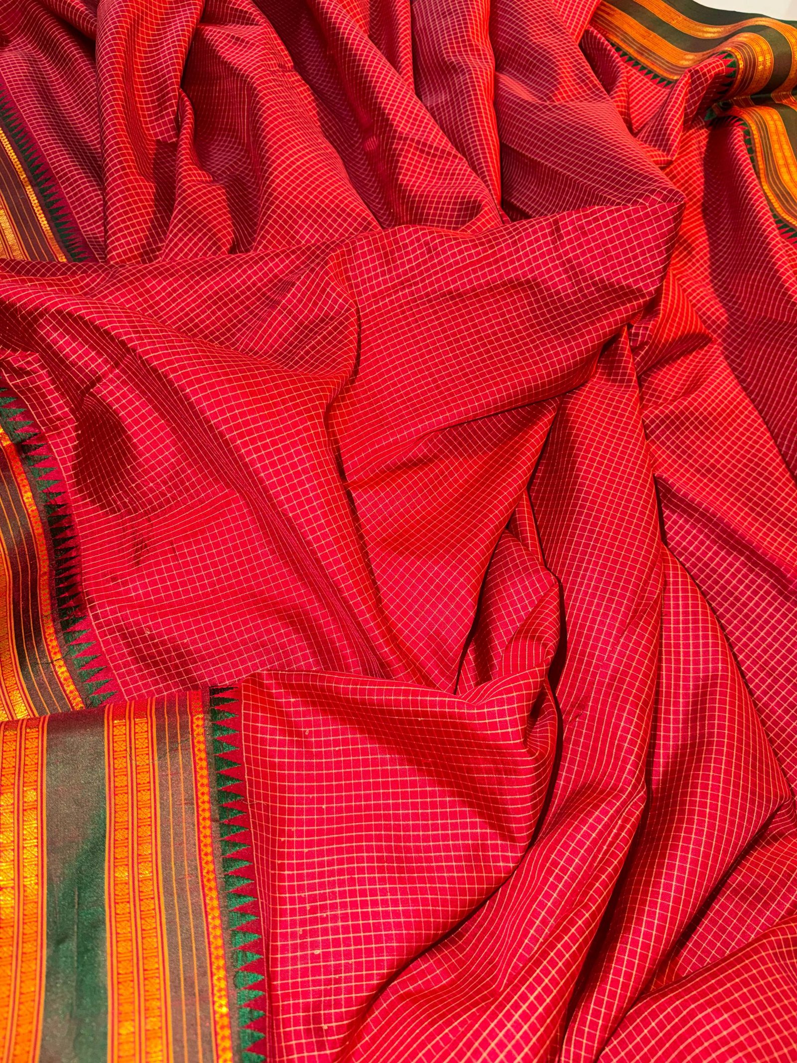 handloom silk narayanpet saree emerald green & rose red handloom silk narayanpet saree emerald green & rose red