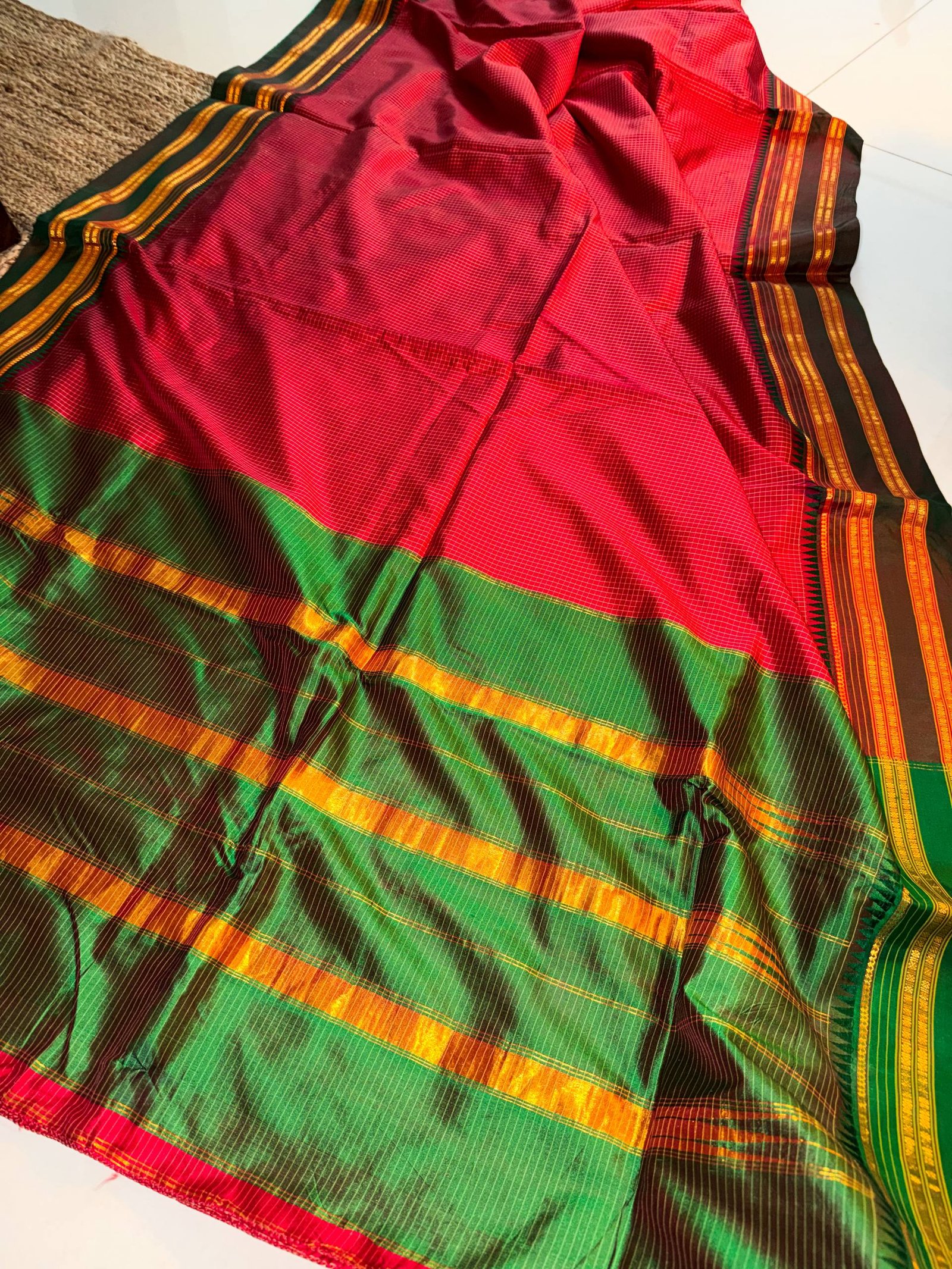 handloom silk narayanpet saree emerald green & rose red handloom silk narayanpet saree emerald green & rose red
