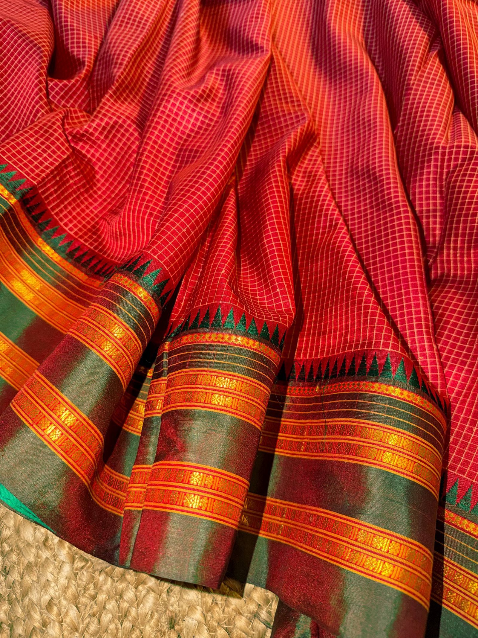handloom silk narayanpet saree emerald green & rose red handloom silk narayanpet saree emerald green & rose red